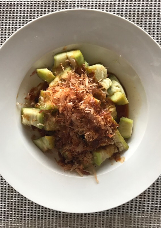 Una foto de Berenjena con Katsuobushi