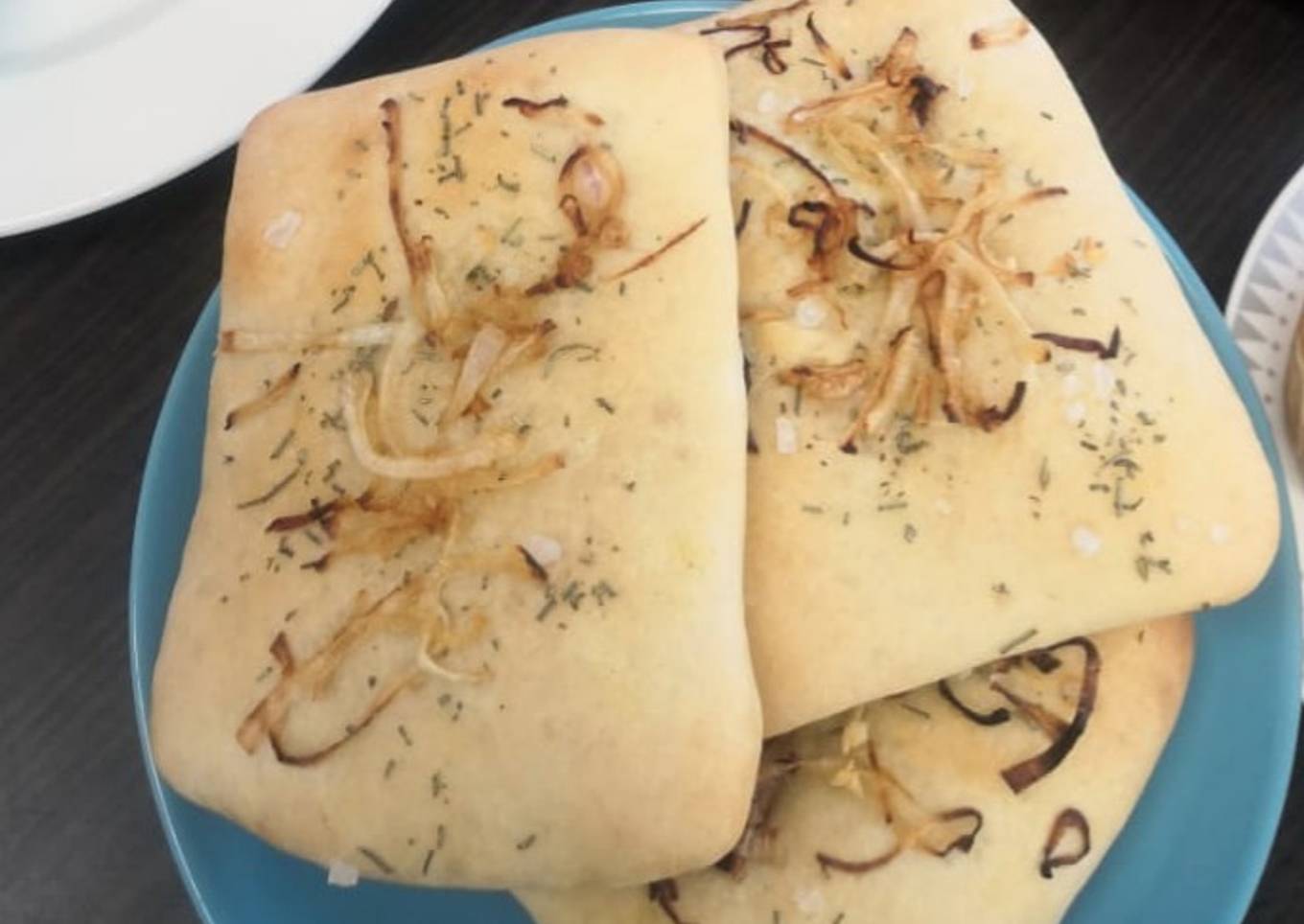 Focaccia con cebolla y romero