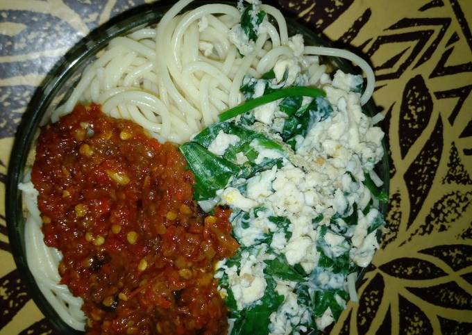 Spaghetti with omelette and stew