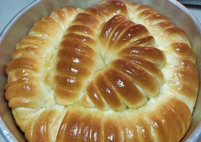 Wool roll bread