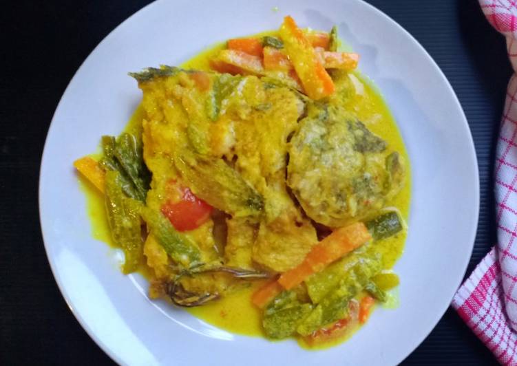 Bagaimana memasak Gurame acar kuning Lezat