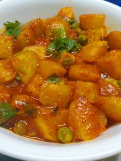 A picture of Turnip and Potato Curry with Green Peas.