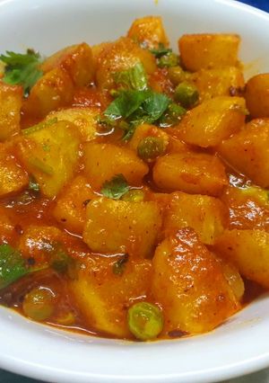 A picture of Turnip and Potato Curry with Green Peas.