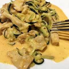 รูปของ Creamy zoodles with grilled chicken