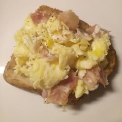 A picture of Pancetta and scrambled egg brunch.