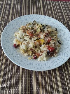 Una foto de Cous Cous, con verduras