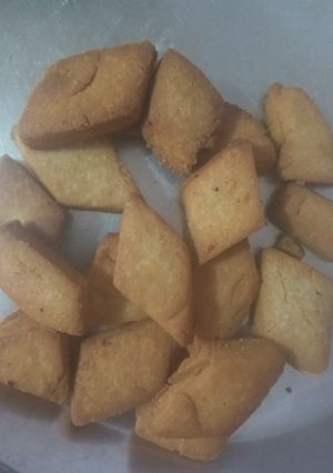 A picture of Mithi mathiya of flour.
