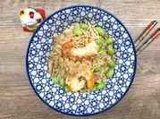 Una foto di riso basmati con salsa di soia