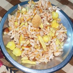 A picture of Bhel puri.