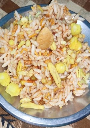 A picture of Bhel puri.