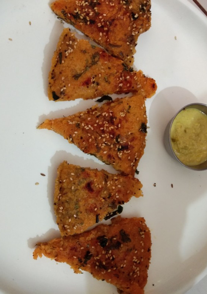 ફરાળી હાંડવો (Farali Handvo Recipe In Gujarati) રેસીપી મુખ્ય ફોટો