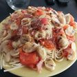 Pasta con hongos y tomates cherry al oleo
