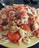 Pasta con hongos y tomates cherry al oleo