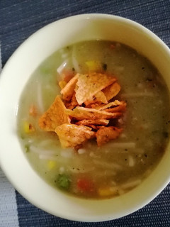 Una foto de Crema de verduras con maizitos