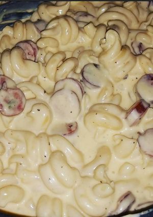 A picture of Creamy Five Cheese Mac and Sausage.