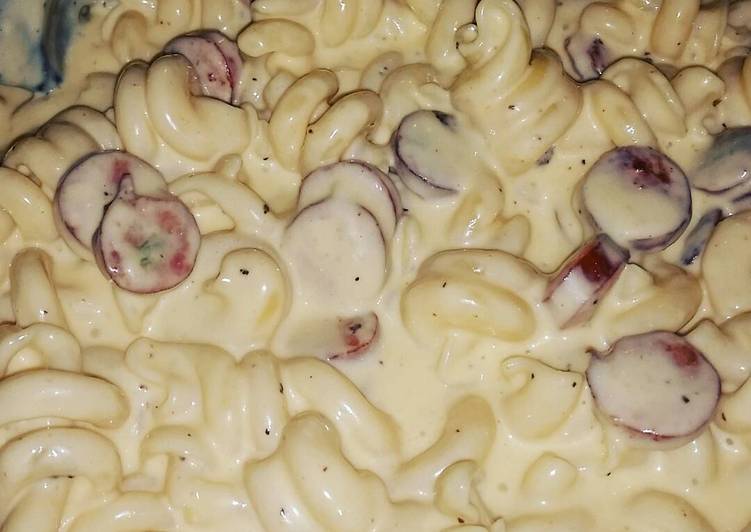 How to Make Appetizing Creamy Five Cheese Mac and Sausage