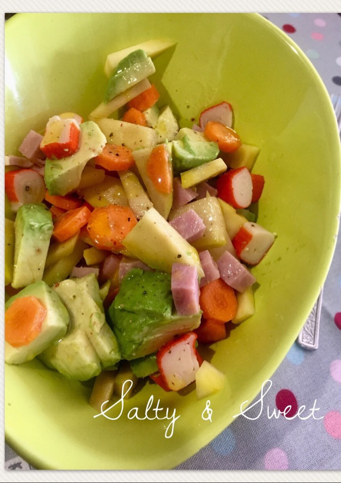 Una foto de Ensalada ácida de mango y aguacate