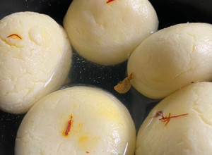 A picture of Bengoli Rosgulla.