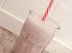 Una foto de Licuado de uva, manzana y kiwi
