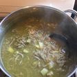 Carne deshebrada con papas en salsa verde
