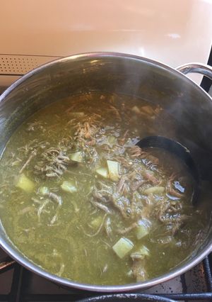Una foto de Carne deshebrada con papas en salsa verde