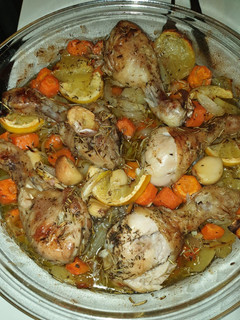 Una foto de Pollo con patatas al horno