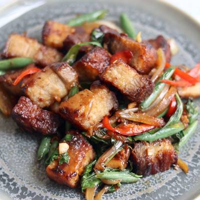 Kra Paw Moo Krob Crispy Pork Belly With Chilli And Basil Recipe By Yui Miles Cookpad