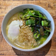 A picture of Ramen with stir fried green leeks.