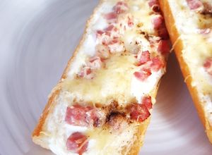 Une photo de Bruschettas dés de jambon 😋