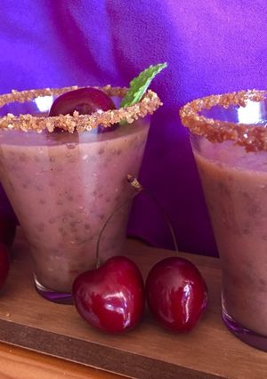 Foto principal de Pudding de cerezas, coco y chía (refréscate sin azúcar)