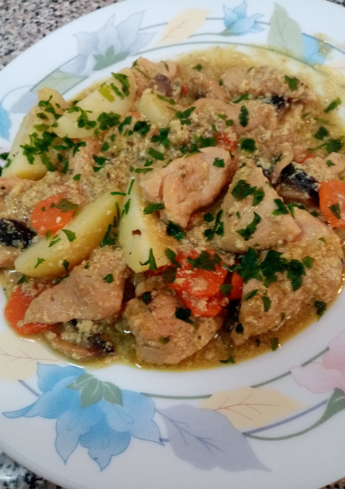 Una foto de Pechuga de pollo con curry y champiñones