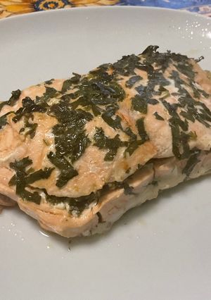 Une photo de Pavé de saumon farci aux herbes fraîches