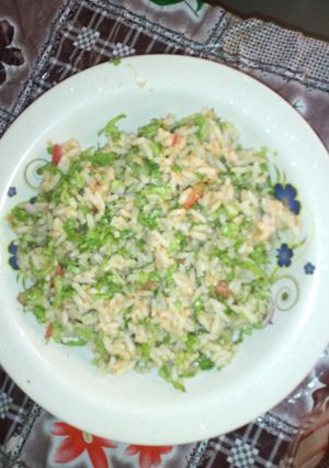 A picture of Datun Shinkafa da salat.