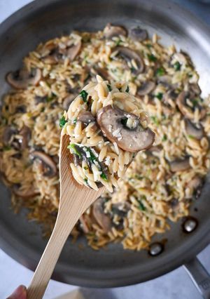 Une photo de Pâtes Orzo Aux Champignons