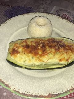 Una foto de Zapallitos italianos rellenos con queso 🧀