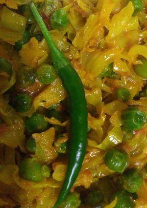 A picture of Cabbage With Peas.