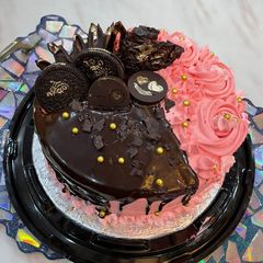 A picture of Chocolate fusion cake 🎂🎂.