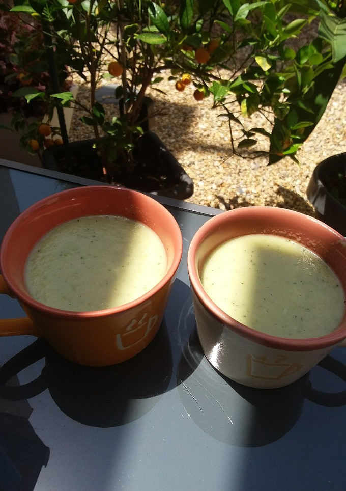 Una foto de Gazpacho de melón y hierbabuena🌿