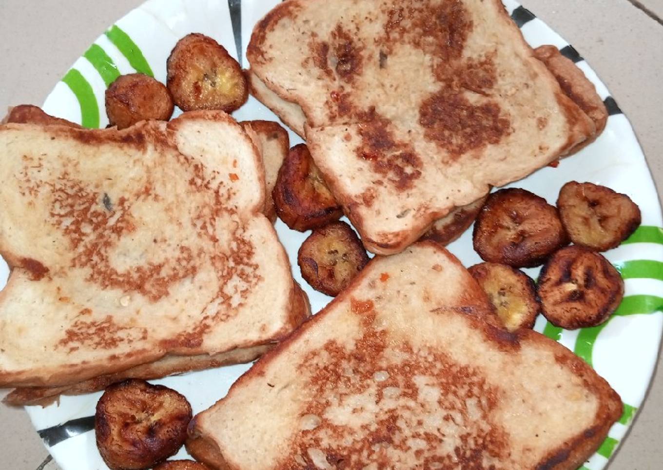 French toast bread with fried plantains