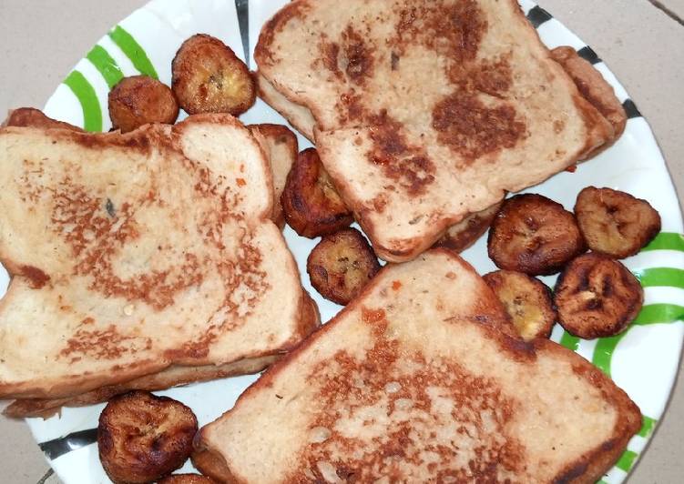 French toast bread with fried plantains