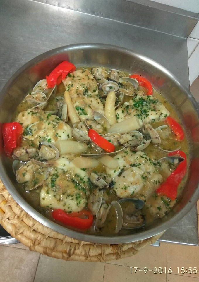 Una foto de Lomos de merluza a la vasca