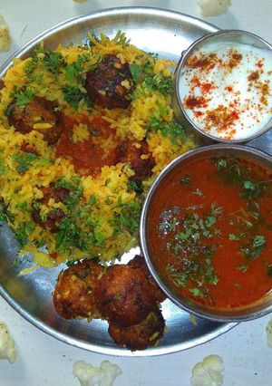 A picture of Cauliflower kofta birayani.