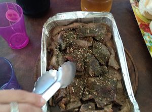 Una foto de Bifes para pata flambeada o pernil (casero) 😋