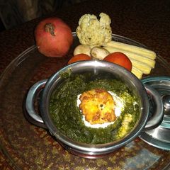 A picture of Palak malai kofta.