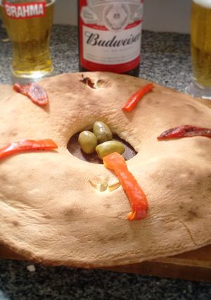 Una foto de Pizza roscón ternera con Salsa golf