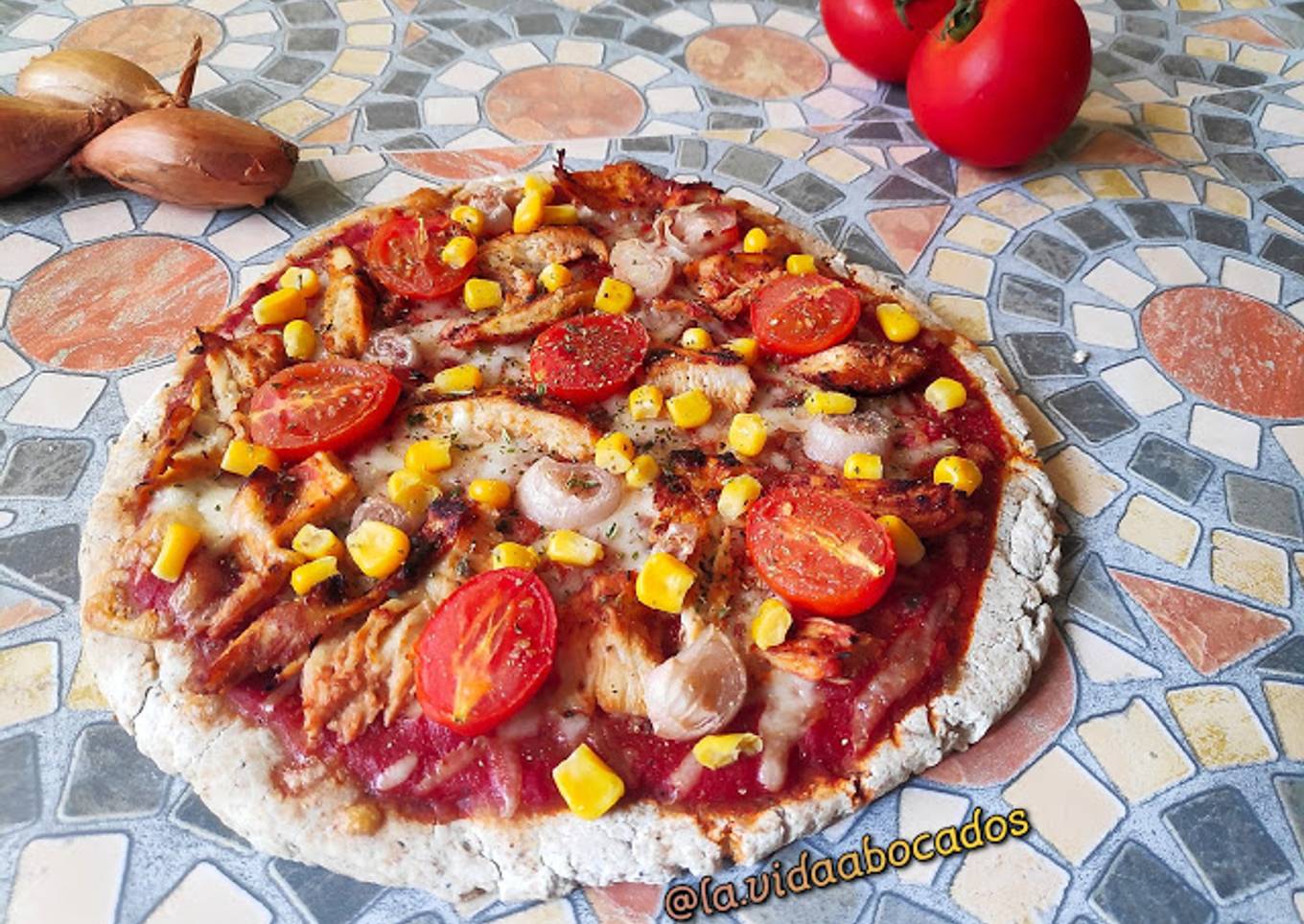 Pizza con harina de maíz sin levadura