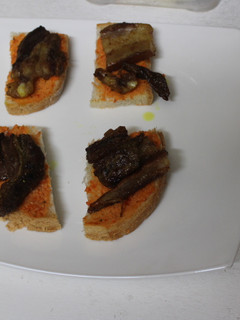 Una foto de Panceta con pan con tomate