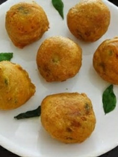 உருளைக்கிழங்கு போண்டா potato bonda recipe in tamil செய்முறை முக்கிய புகைப்படம்