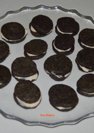 Una foto de “Trampantojo Galletas OREO” de Aceitunas negras, crema de queso y pimentón