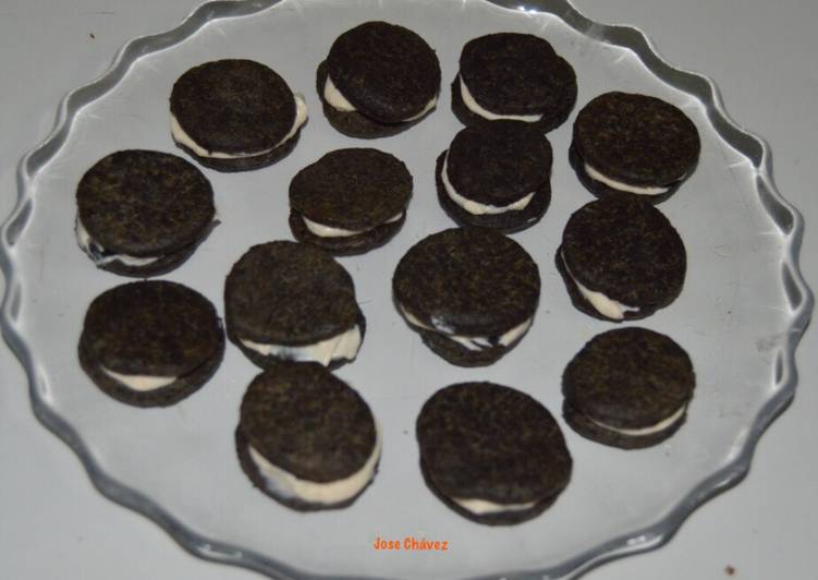 “Trampantojo Galletas OREO” de Aceitunas negras, crema de queso y pimentón